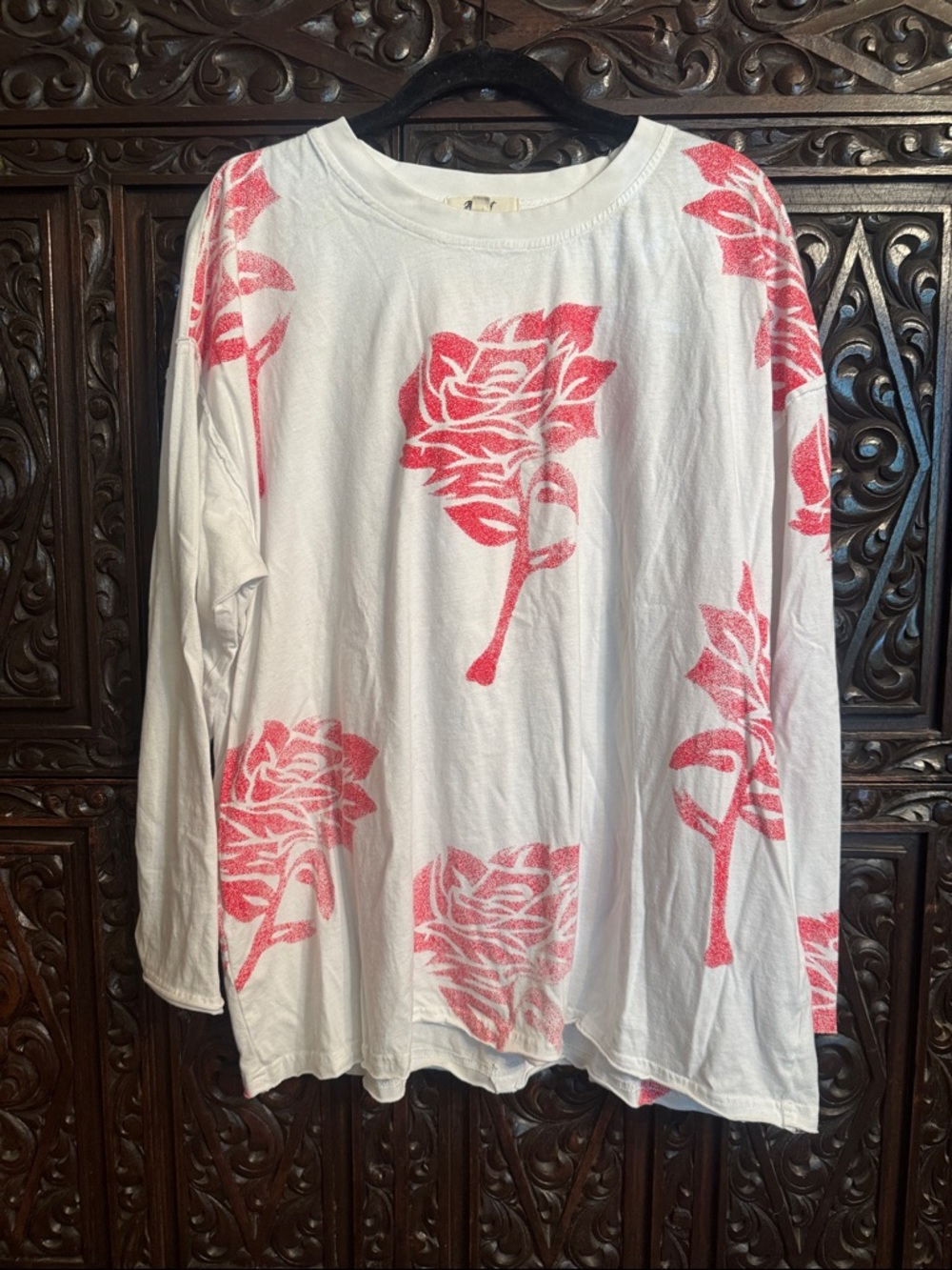 Blue Velvet White with Red Rose Print Long-Sleeve Tee Oversized Small